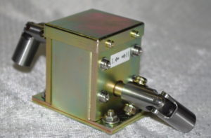 スロットル逆転装置